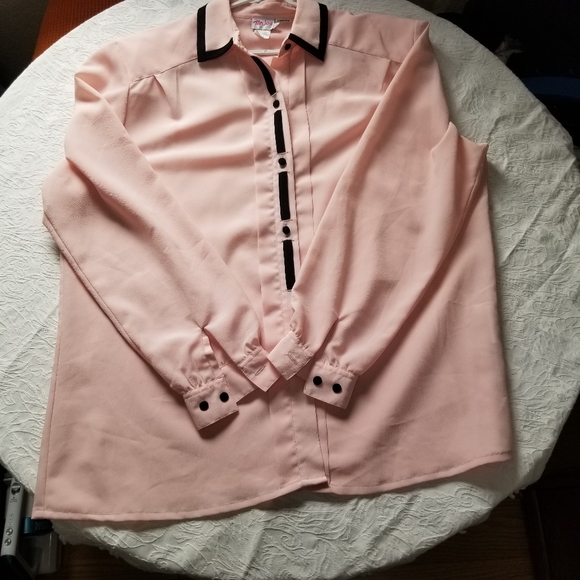 Vintage TanJay Elegant Polyester Pink Blouse with Black Accents In A Size 16 - Picture 7 of 9
